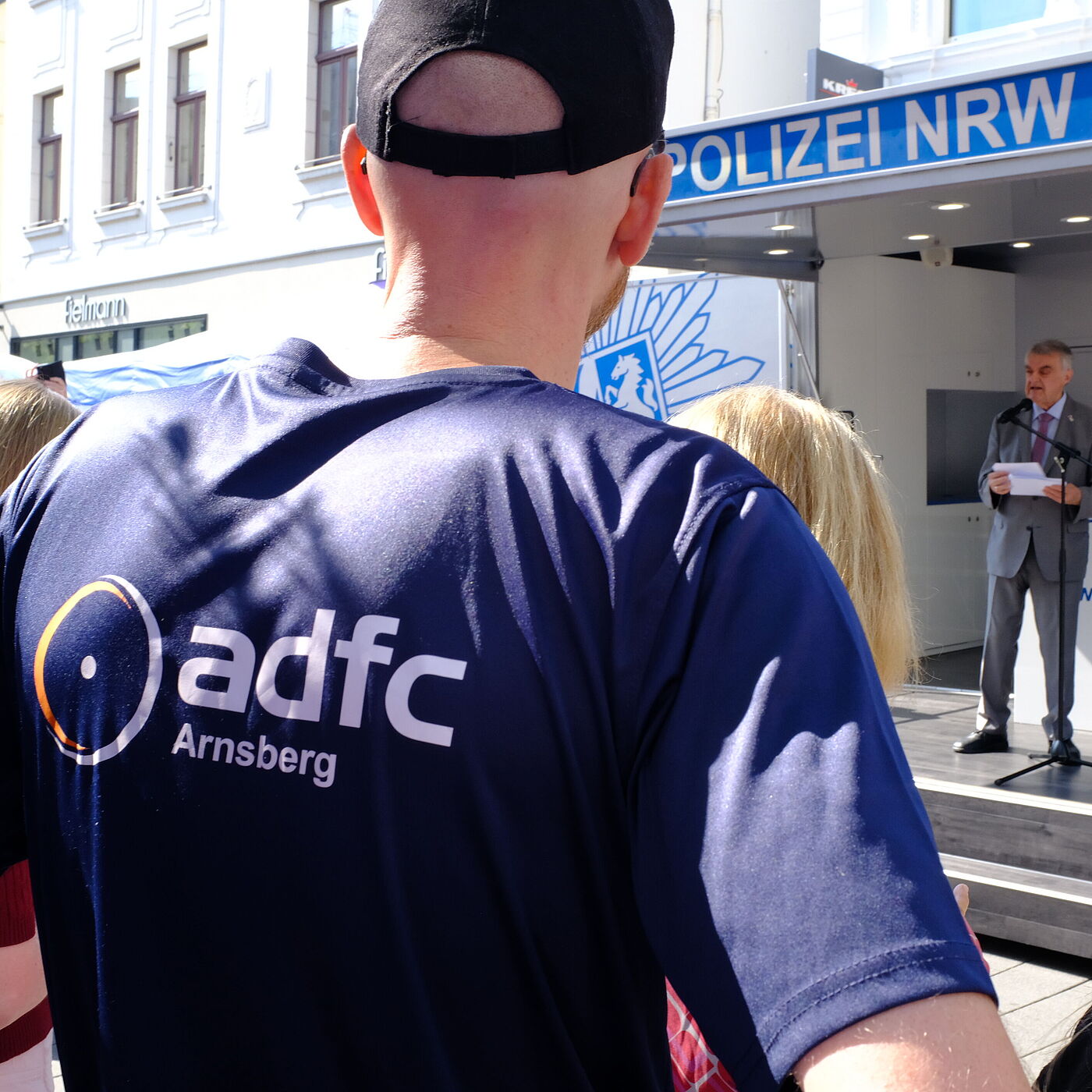 Herbert Reul ist in Arnsberg Neheim zu Gast. Thema ist die Radverkehrssicherheit. 