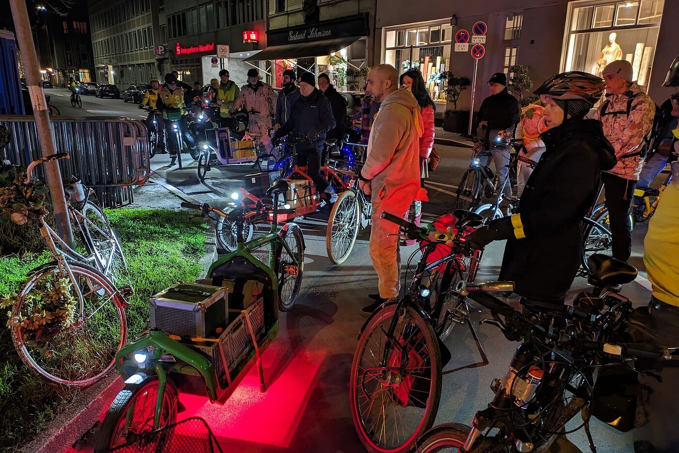 Schweigeminute in Düsseldorf im Gedenken an den Fahrradaktivisten #Natenom
