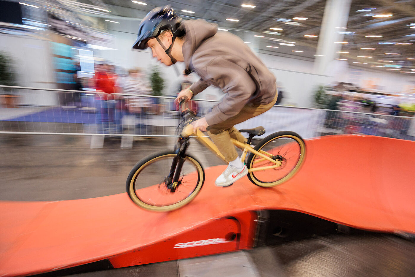 Test eines Fahrrads auf einer Teststrecke
