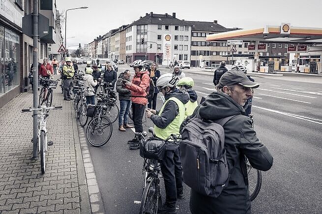 In Düren nahmen rund 20 Menschen an der Gedenkminute für Unfalloper im Straßenverkehr teil. 