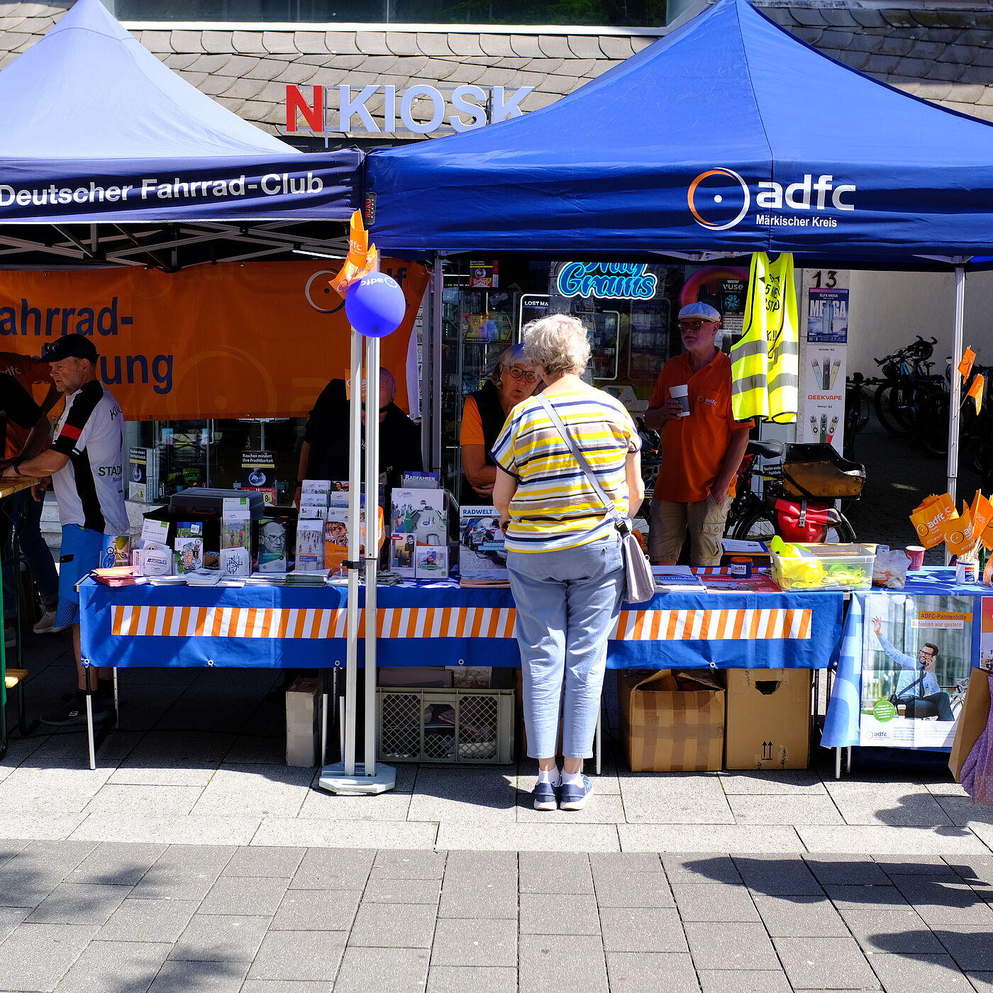 ADFC vor Ort. Infostand mit Codierung, Ergonomie-Checks und mehr.