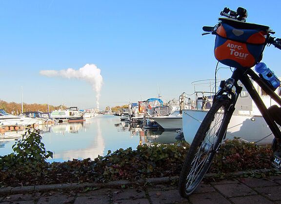 Marina mit Fahrrad