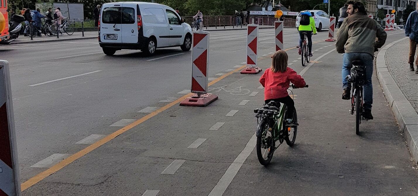 Pop-up-Radweg in Berlin-Kreuzberg im Frühjahr 2020.