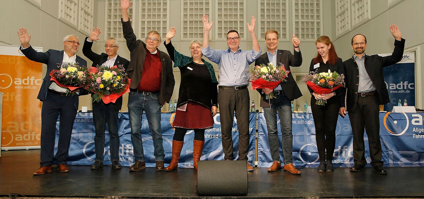 ADFC Bundeshauptversammlung 2018 in Darmstadt;
Neue Vorstandsmitglieder nach der Wahl vom 11.11.2018 ADFC Bundeshauptversammlung 2018 in Darmstadt;
Neue Vorstandsmitglieder nach der Wahl vom 11.11.2018
