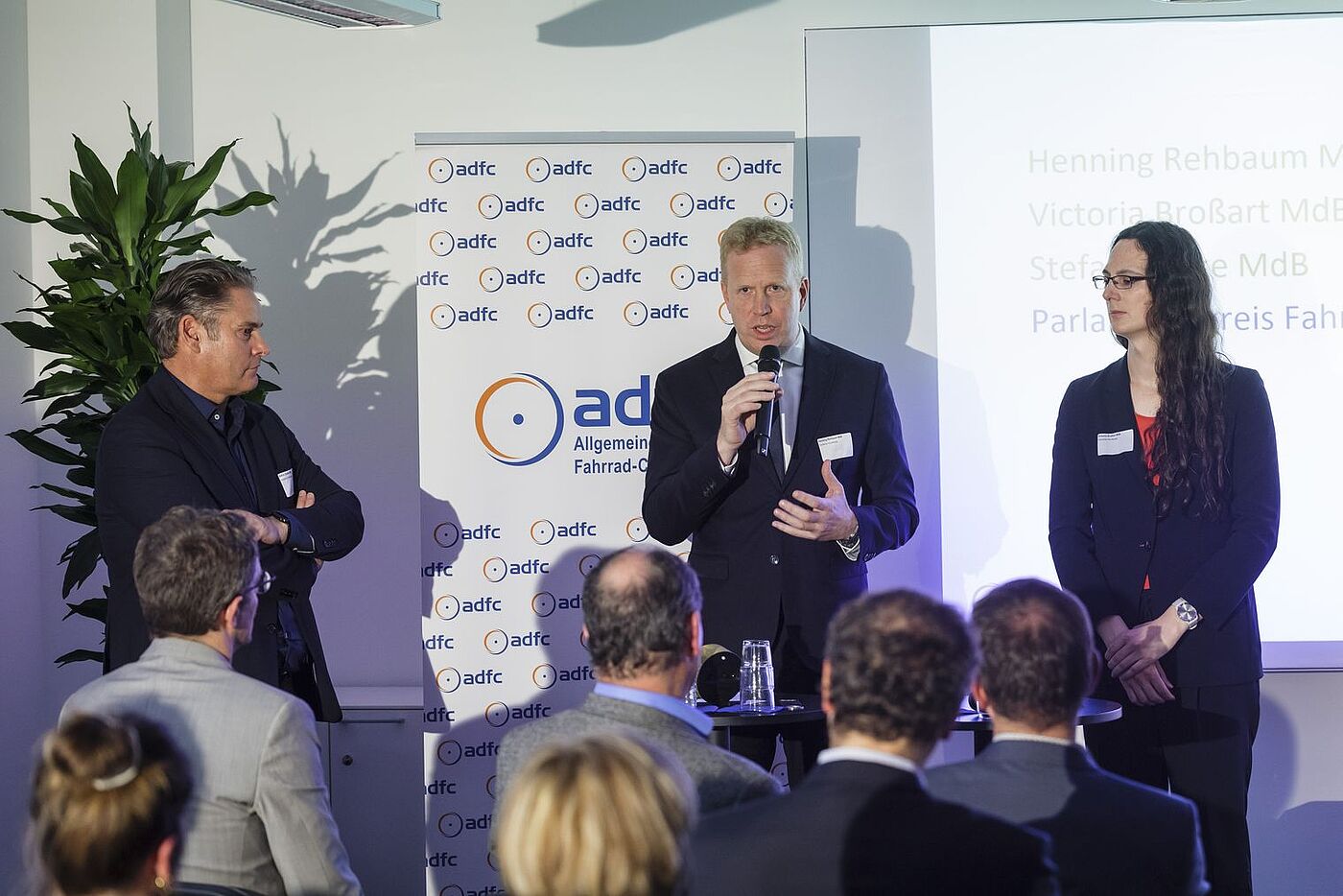 Henning Rehbaum (CDU, im Foto mittig) stellte den Parlamentskreis Fahrrad mit Viktoria Broßart (Bündnis 90/Die Grünen) und Stefan Zierke (SPD) vor.